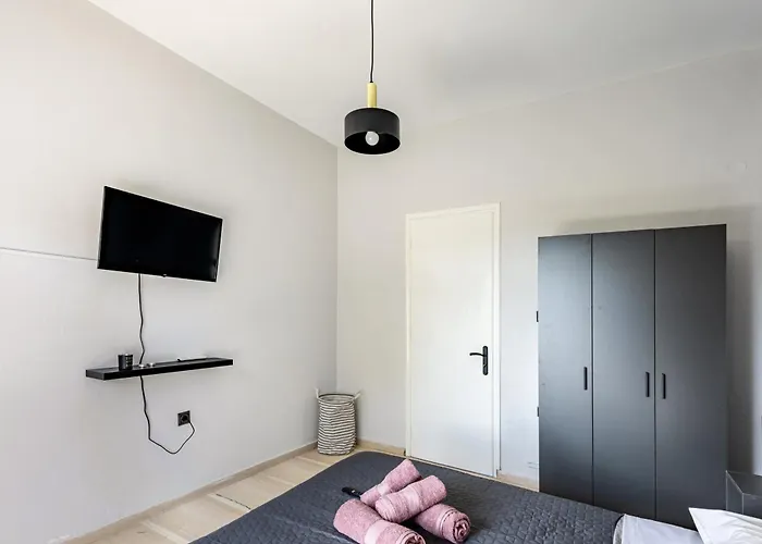 Ilios Place Corfu-near Old Town & Beaches Apartment *
