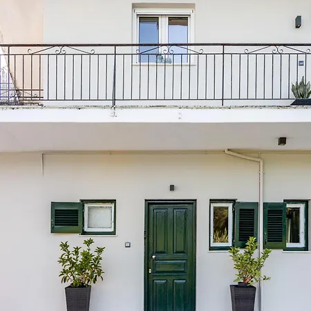Ilios Place Corfu-near Old Town & Beaches Apartamento Kontokali